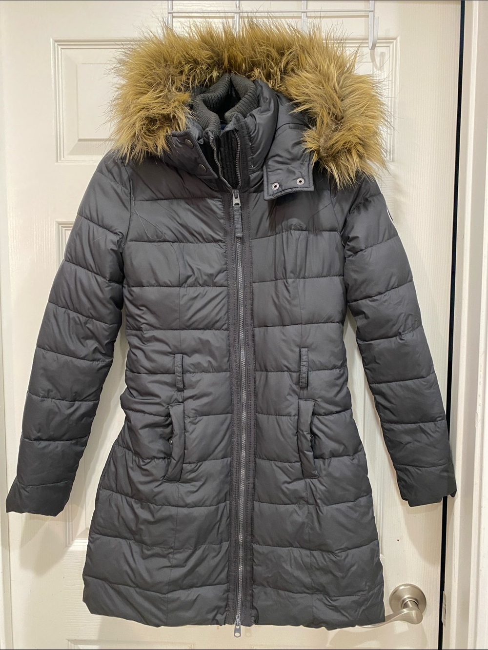 Abercrombie & Fitch Gray Quilted Long Puffer Coat with Faux Fur Hood Trim XS